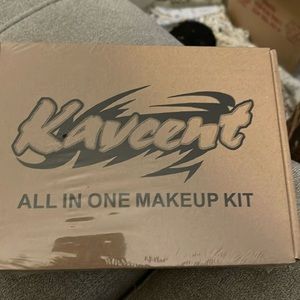 NWT Kavcent all in one makeup kit